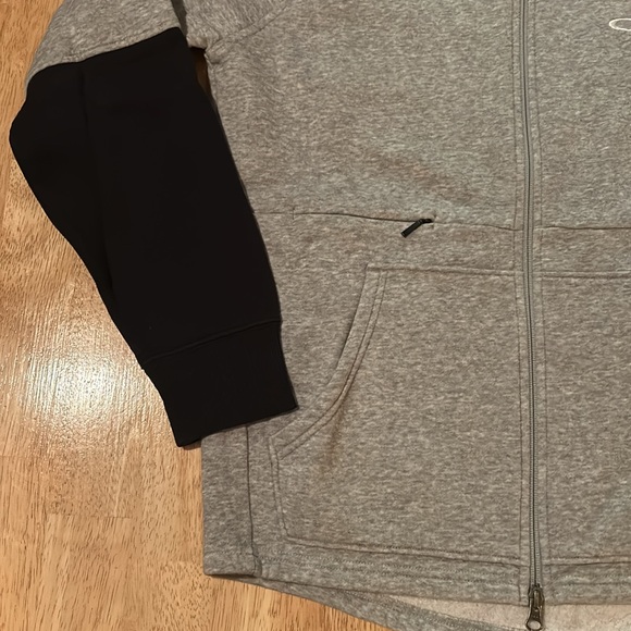 Oakley hoodie - Picture 3 of 9